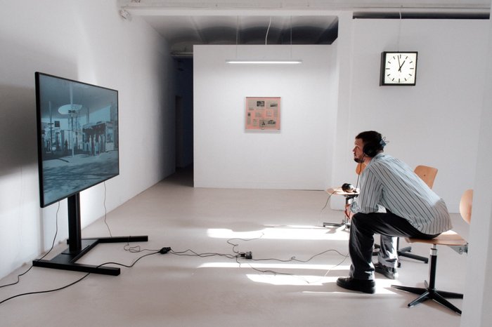 Patrick Peljhan in seiner installativen Videoarbeit "Quartz".