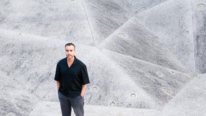 Luiz Zanotello, Medienkünstler und Doktorand im binationalen Artistic PhD-Programm an der HfK Bremen