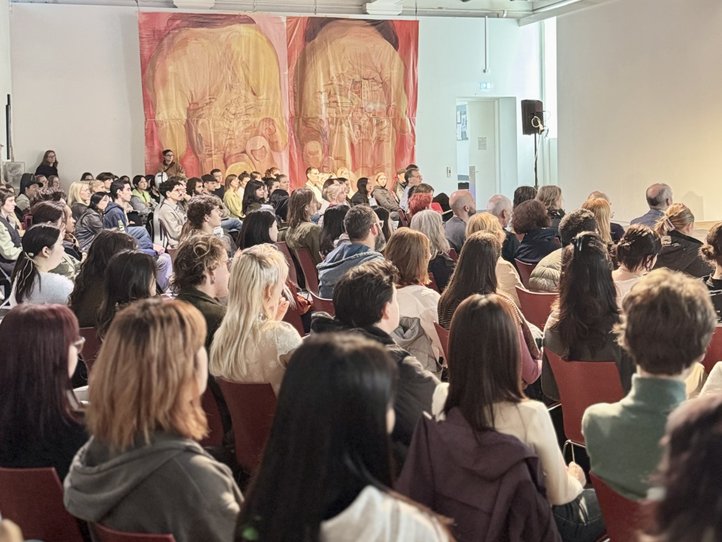 Semesterbegrüßung am 5.10.2026; für das Werk im Hintergrund: © Anastasiia Guzenkova