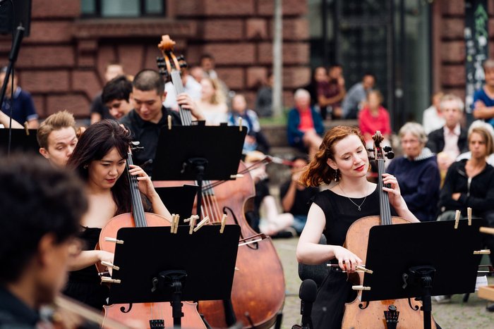 HfK Symphony Orchestra on the Domshof.